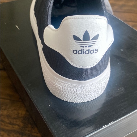 Adidas 3MC Black and White Sneakers. Mens 7.5/ Woman’s 8.5. New in box - Picture 3 of 9